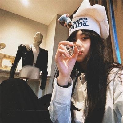 甜蜜寂寞女孩