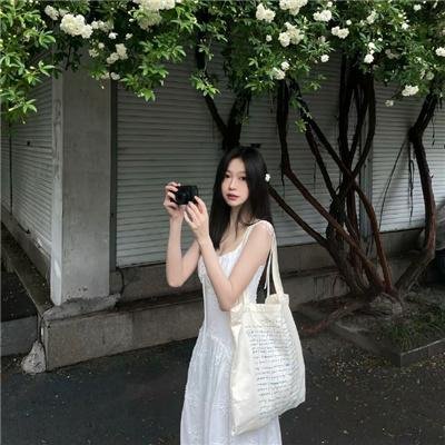 埃舍尔街的红色邮筒
