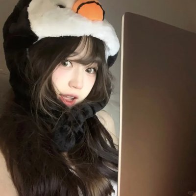 顽皮豹在树林里